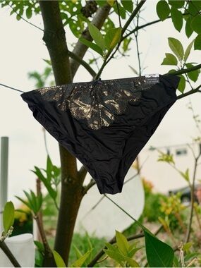 22/24 High Leg Cheeky Cacique Black Lace Gold Metallic Embroidered Sexy Panty